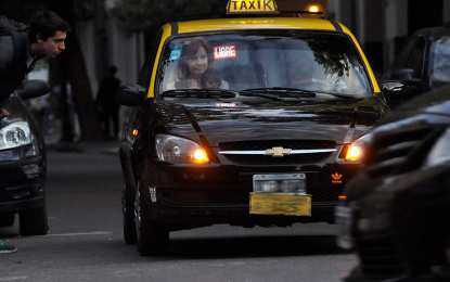 “Solo viajes K”: rosarinos crearon un grupo de taxistas y pasajeros kirchneristas