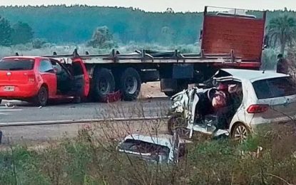 Entre Ríos: impresionante choque entre dos autos y un camión deja un herido grave