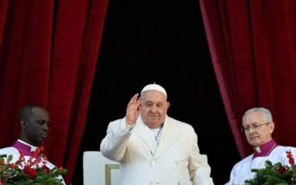 Hubo una «ligera mejoría» en el estado de salud del papa Francisco
