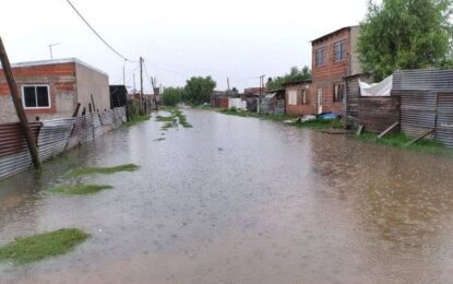 Lluvias provocan inundaciones y cortes de calles