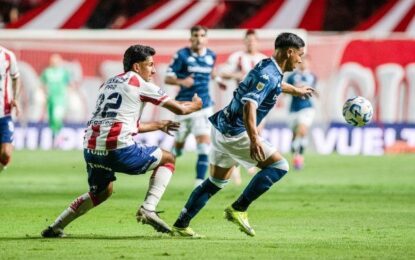 Con 10, Racing le ganó 1-0 a Unión en Santa Fe y se acerca a los puestos de clasificación