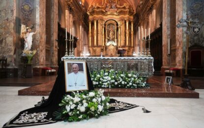 Una tumba sencilla y una lápida con su nombre: las instrucciones que dejó Francisco para su funeral