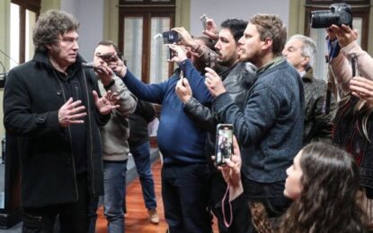 Desde que asumió Javier Milei, Argentina cayó 47 posiciones en el ranking de libertad de prensa