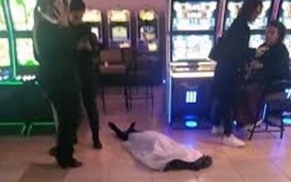 Murió una mujer en el bingo de Mar del Plata: nadie dejó de apostar en las tragamonedas