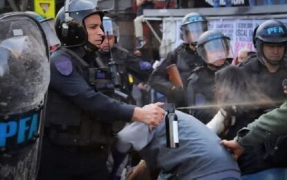 Procesan al policía que gaseó a una nena de 10 años en una marcha de jubilados