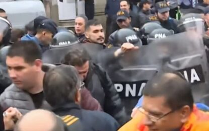La Prefectura reprimió a colectiveros en Puente Pueyrredón