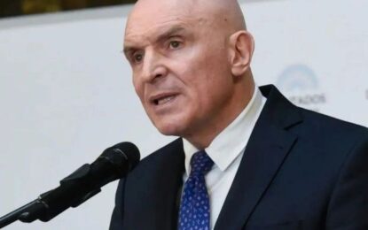 José Luis Espert insultó a Florencia Kirchner en un congreso y fue echado entre abucheos