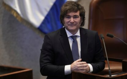 Milei vuelve a levantar el perfil en un acto político para mostrar los candidatos de LLA en la Provincia