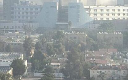 Así impactó un misil iraní contra uno de los hospitales más grandes de Israel