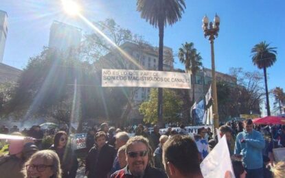 Multitudinaria convocatoria en Plaza de Mayo en respaldo a Cristina Kirchner