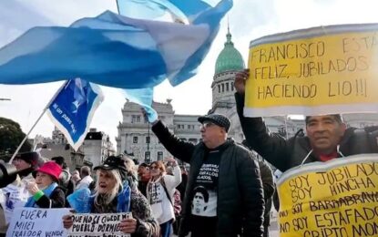 Marchas y protestas frente a Congreso: jubilados y organizaciones sociales, contra el Gobierno