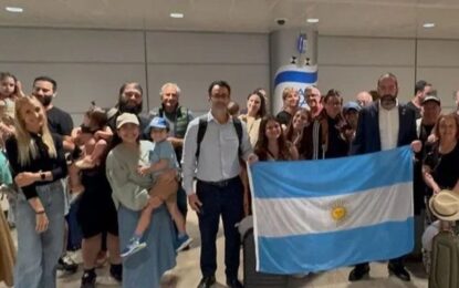 Partió a Roma el primer vuelo de Aerolíneas Argentinas que traerá a los argentinos varados en Israel