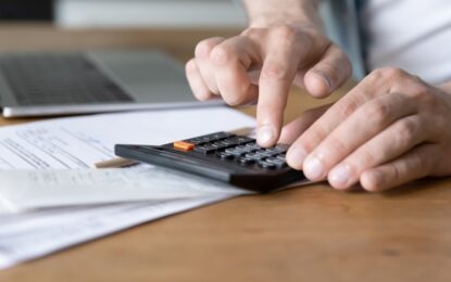 La trampa silenciosa de los préstamos: casi la mitad del costo no es capital