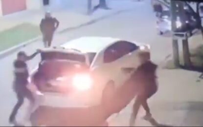 Un gendarme se defendió a los tiros de cinco ladrones cuando volvía de un cumpleaños con su familia: «No les salió el disparo»