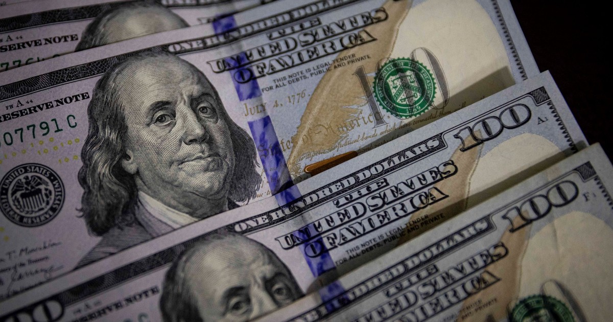 el-dolar-retrocede-empujado-por-las-tasas-que-se-disparan-mas-del-70%