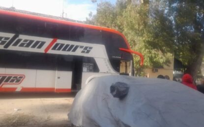 «¿De quién son estos USD 200.000?»: el sorpresivo hallazgo en la bodega de un micro por el que demoraron a todos sus pasajeros