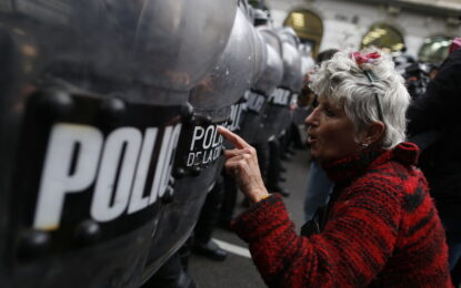 Jubilados toman cada vez más préstamos con un costo superior al 300% anual