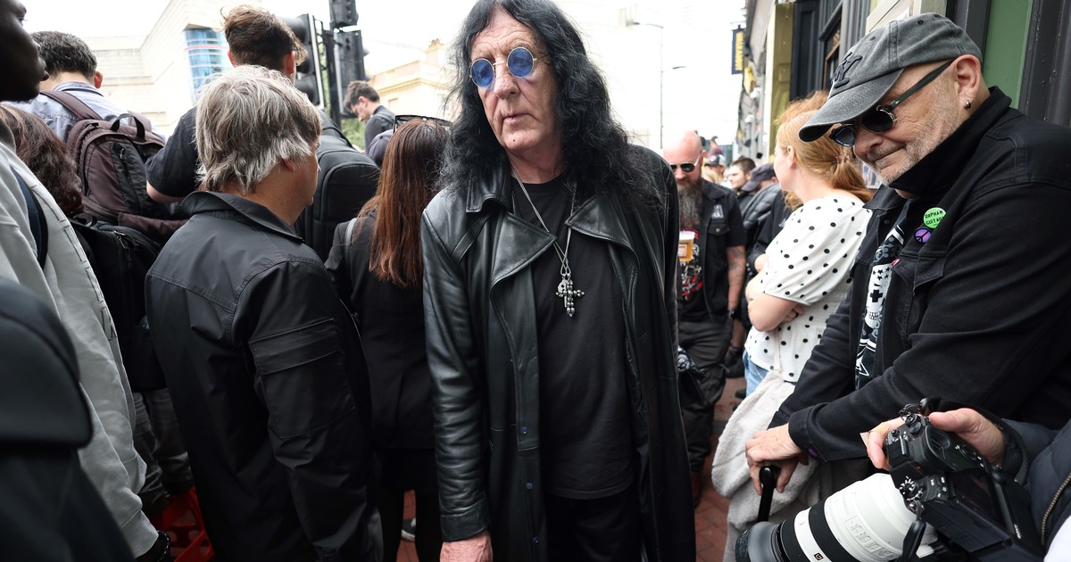 la-muerte-de-ozzy-osbourne:-el-reino-unido-despidio-al-principe-de-las-tinieblas-con-una-procesion-funebre-en-birmingham,-su-ciudad-natal