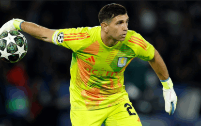 Dibu Martínez, a punto de dar el gran salto de su carrera: aseguran que pasa del Aston Villa al Manchester United por una cifra millonaria