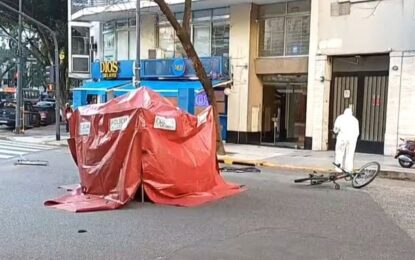 Un conductor atropelló y mató a un ciclista de 69 años con una camioneta en Palermo: escapó