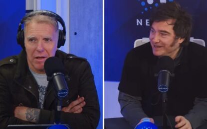 Javier Milei frenó una entrevista en vivo para firmar un decreto: “Y sí man, laburo de presidente”