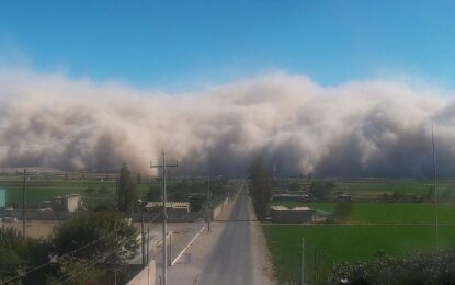 Perú, envuelto en una tormenta de arena inesperada: vientos furiosos, nubes de polvo, corte de rutas y suspensión del turismo