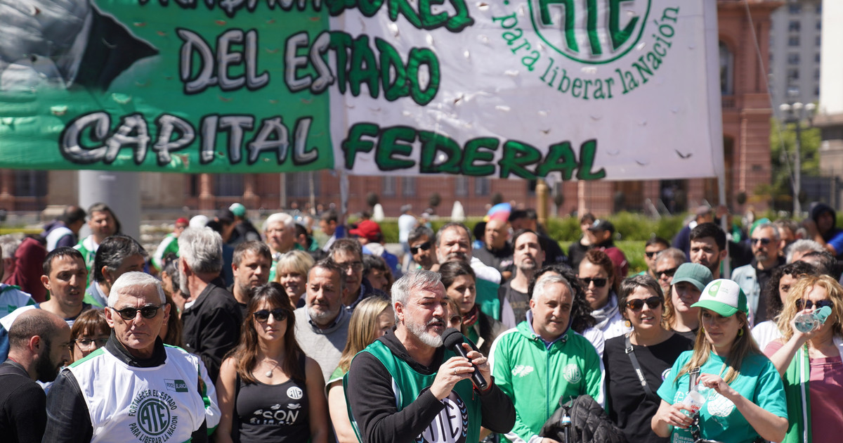el-gobierno-oficializo-aumentos-para-empleados-publicos-nacionales-y-nuevas-remuneraciones-para-residentes-del-garrahan