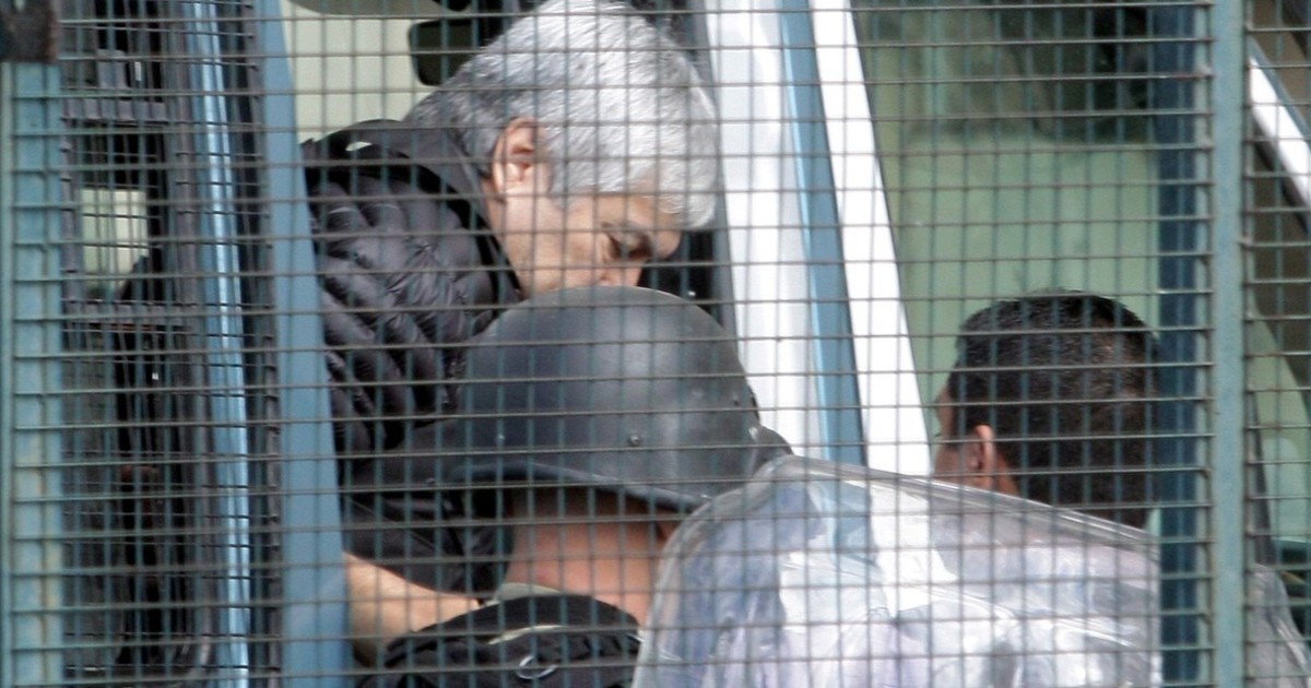 los-dias-de-lazaro-baez-en-prision:-estudia-historia-argentina,-recibe-a-familiares-y-pidio-ropa-termica-por-el-frio