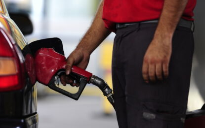 Aumentó la nafta tras el salto del dólar y se espera que impacte en el dato de inflación de agosto