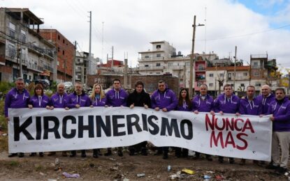 Estela de Carlotto repudió la foto de Milei con la consigna Nunca Más: “Ya no saben qué hacer para humillarnos”