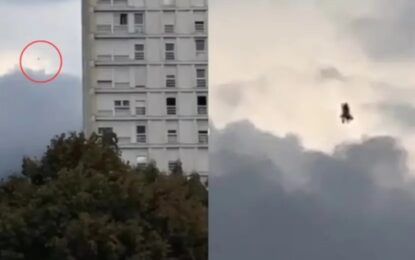 Filmaron a una presunta bruja volando sobre una escoba