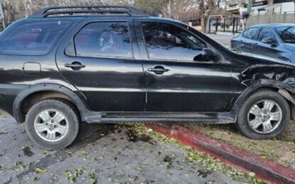 Rápidos y furiosos en Córdoba: evadieron un control, chocaron otros autos en una persecución y los atraparon en los techos de un barrio
