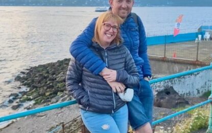 Posaron para una foto romántica y segundos después quedaron al borde de la muerte: «Totalmente traumados»