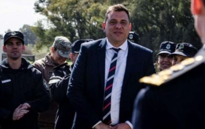 El policía bonaerense candidato de Javier Milei apuntó contra el Gobierno de Axel Kicillof: «No entienden que los de azul son los buenos»