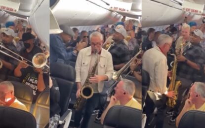 Un avión llevaba retraso y un grupo de jazz improvisó un increíble concierto a bordo