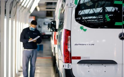 Los nuevos dueños de Mercedes Benz quieren invertir 400 millones de dólares para hacer una Sprinter electrificada en La Matanza