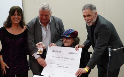 Charly García ya es Doctor Honoris Causa de la UBA: sorprendió al asistir a la ceremonia donde le dieron el título