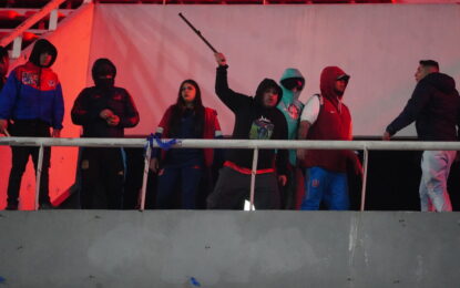 Los posteos de los futbolistas chilenos de Independiente tras los incidentes en la tribuna visitante: «Me siento destrozado»