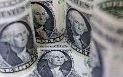 Con menos oferta y más demanda, el dólar subió otros 10 pesos y cierra la semana en $ 1.335