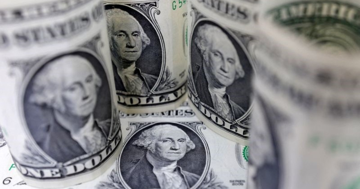 con-menos-oferta-y-mas-demanda,-el-dolar-subio-otros-10-pesos-y-cierra-la-semana-en-$-1.335