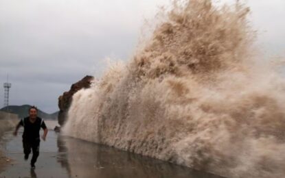 Medio millón de evacuados y vuelos suspendidos: así se prepara Vietnam ante el tifón Kajiki, que también afectará a China