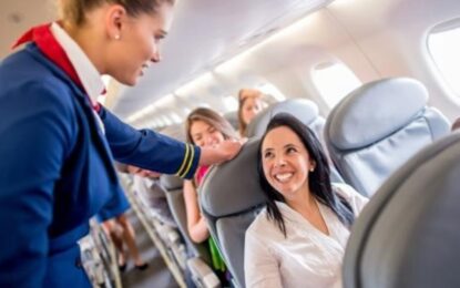 Una famosa aerolínea de Estados Unidos cambia sus políticas y genera polémica por un cambio en sus asientos