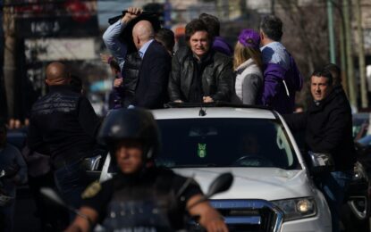 Espert contó en detalle la agresión a Milei en la caravana por Lomas de Zamora y dijo que «la violencia del kirchnerismo en campaña es llamativa»