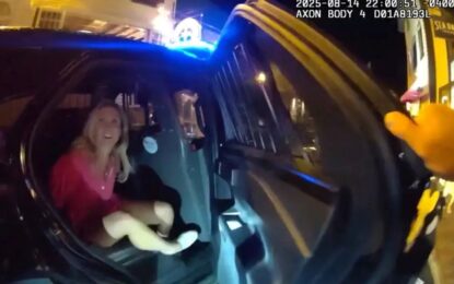 «¡No me arresten, soy fiscal!»: quién es Devon Flanagan, la funcionaria del video viral del patrullero y de qué la acusan