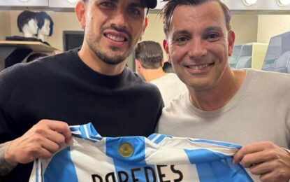 Leandro Paredes fue a la calle Corrientes y recibió una seductora propuesta de Martín Bossi