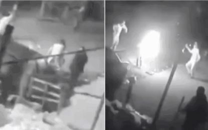 Encontró a su expareja con su nuevo novio y la prendió fuego en el medio de la calle