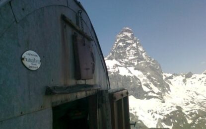 Tiene 85 años, es alpinista y quedó varado a 3000 metros de altura: el exitoso rescate tras refugiarse en un antiguo vivac