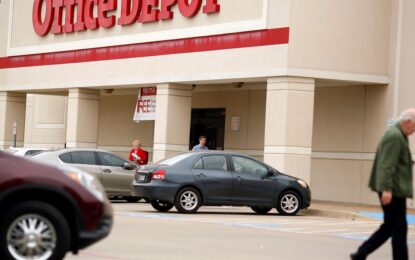 Office Depot despidió a un empleado que se negó a imprimir carteles de Charlie Kirk: «No hago propaganda política»