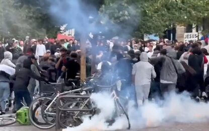 Caos en pleno centro de París: más de 3000 personas fueron a la inauguración de un restaurante y tuvo que intervenir la policía