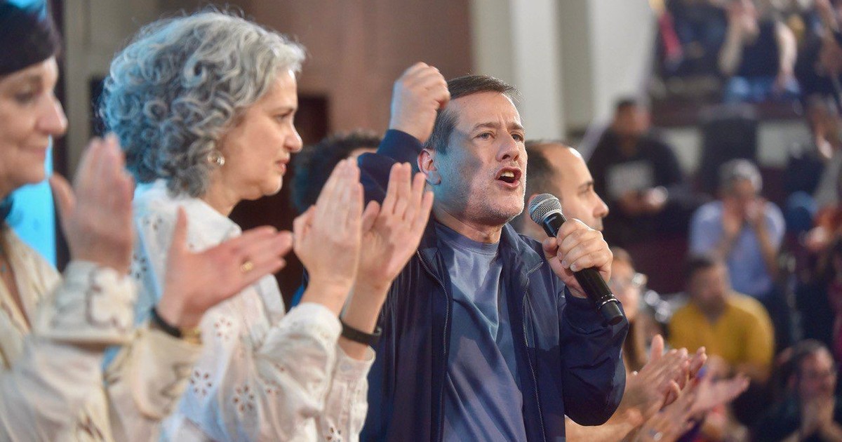 el-pj-porteno-se-envalentona-contra-milei-y,-a-diferencia-de-kicillof,-sube-a-cristina-kirchner-a-la-campana
